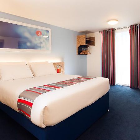 Travelodge London Twickenham Экстерьер фото