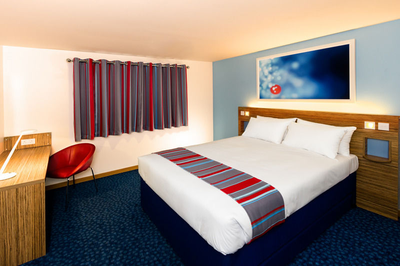 Travelodge London Twickenham Экстерьер фото
