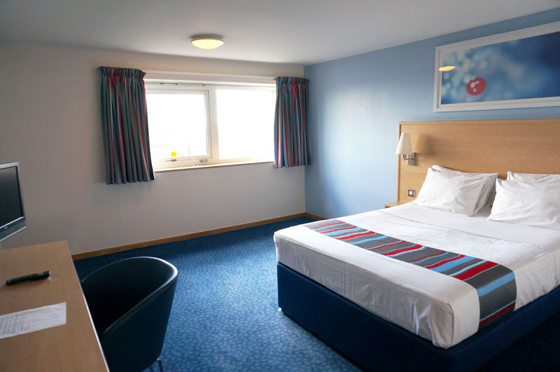 Travelodge London Twickenham Экстерьер фото