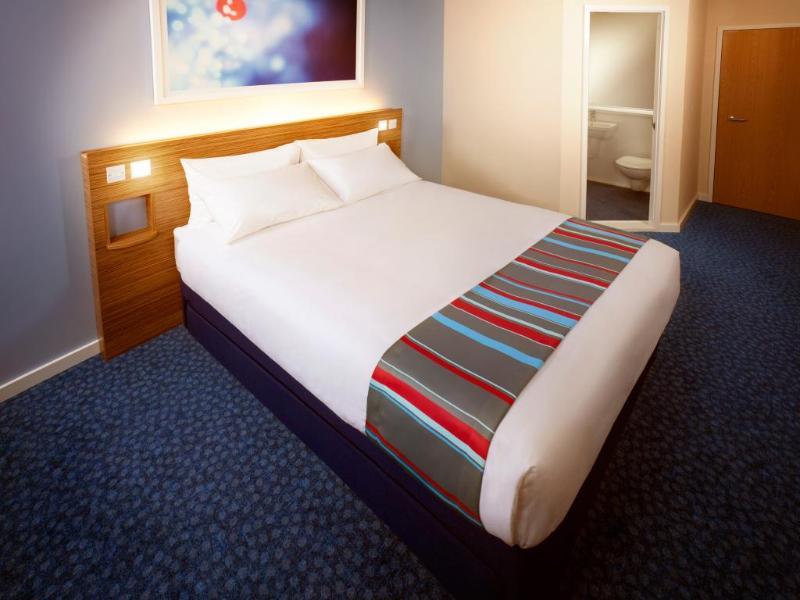 Travelodge London Twickenham Экстерьер фото
