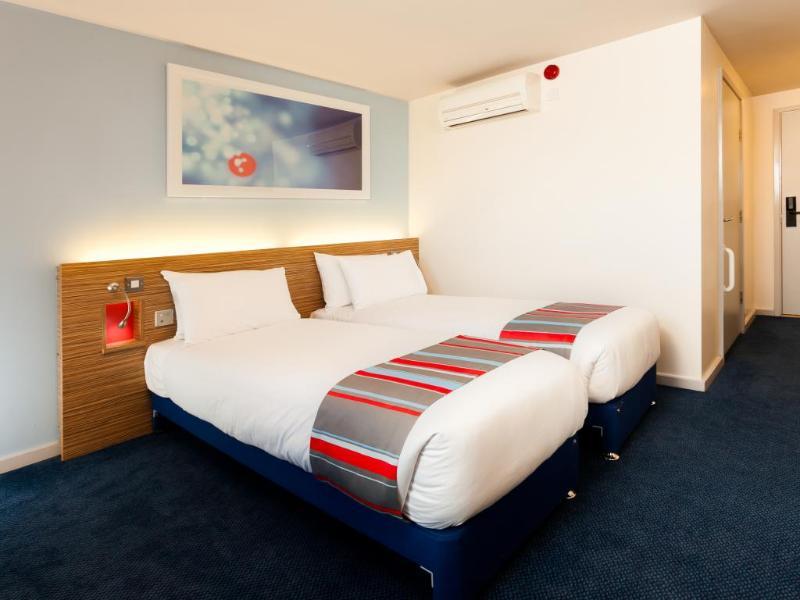Travelodge London Twickenham Экстерьер фото