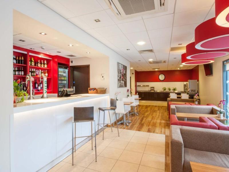 Travelodge London Twickenham Экстерьер фото